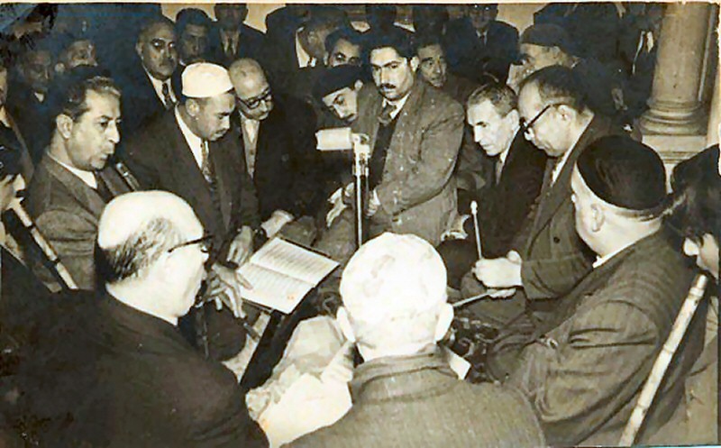 5-sol bastaki neyzen , Niyazi Sayin onun yaninda Halil Can ,sag bastaki ise Ulvi Erguner