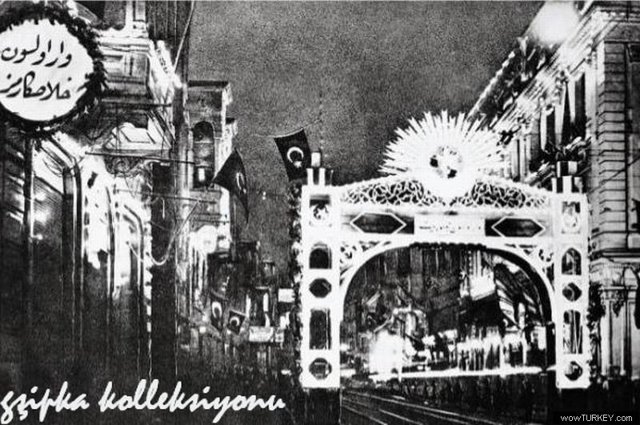 sguner Cumhuriyetin I yili Istiklal caddes