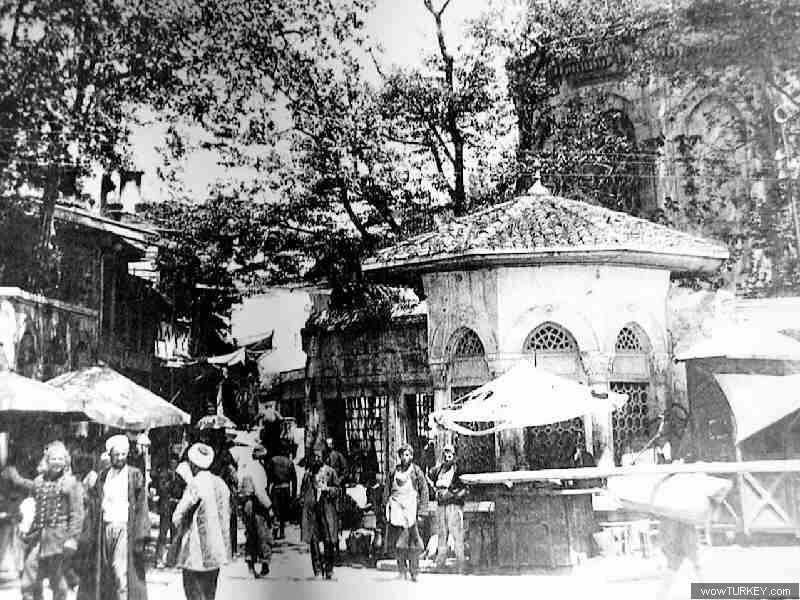 ÇORLULU ALİ PAŞA MEDRESESİNİN ÖNÜNDEKİ SEBİL