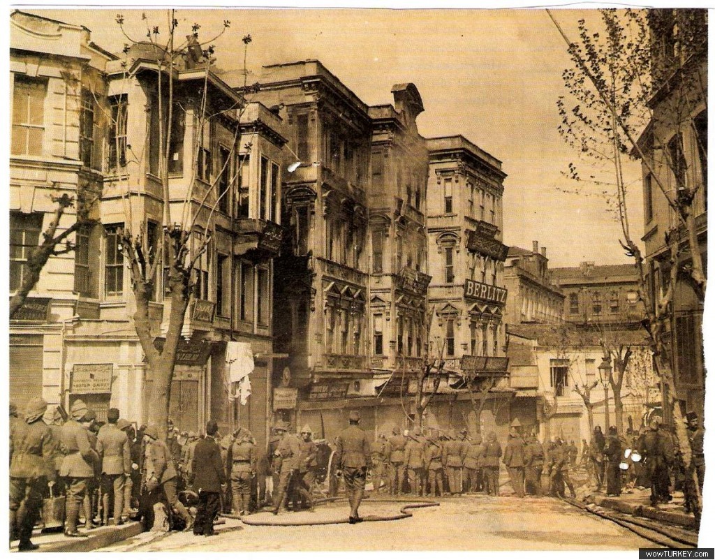 CAĞALOĞLUNDA EMİNÖNİNE İNEN ANKARA CADDESİ