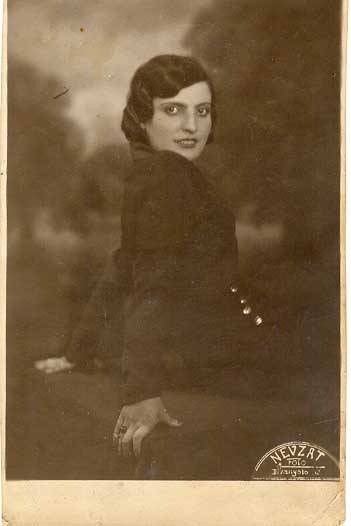 Kadin-Fotograf-Nevzat-Foto-Arkasi-Osmanli-diva  5073512 0