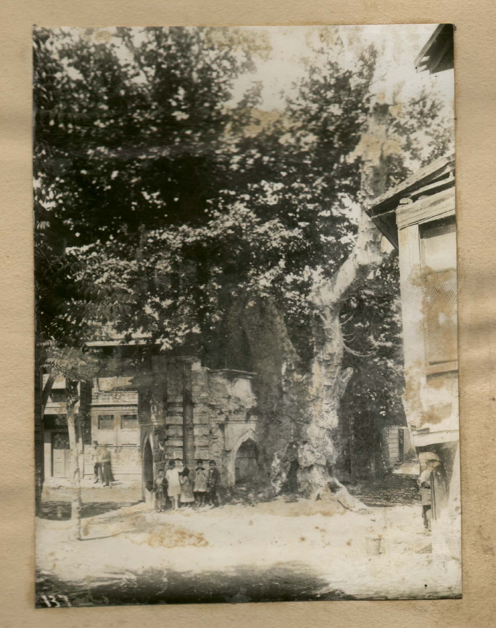 ÇINARLI ÇEŞME(İVAZ EFENDİ ÇEŞMESİ) — Arşiv görseli