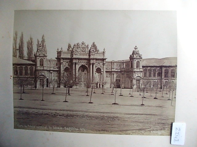 DOLMABAHÇE ve ÇIRAĞAN — Arşiv görseli