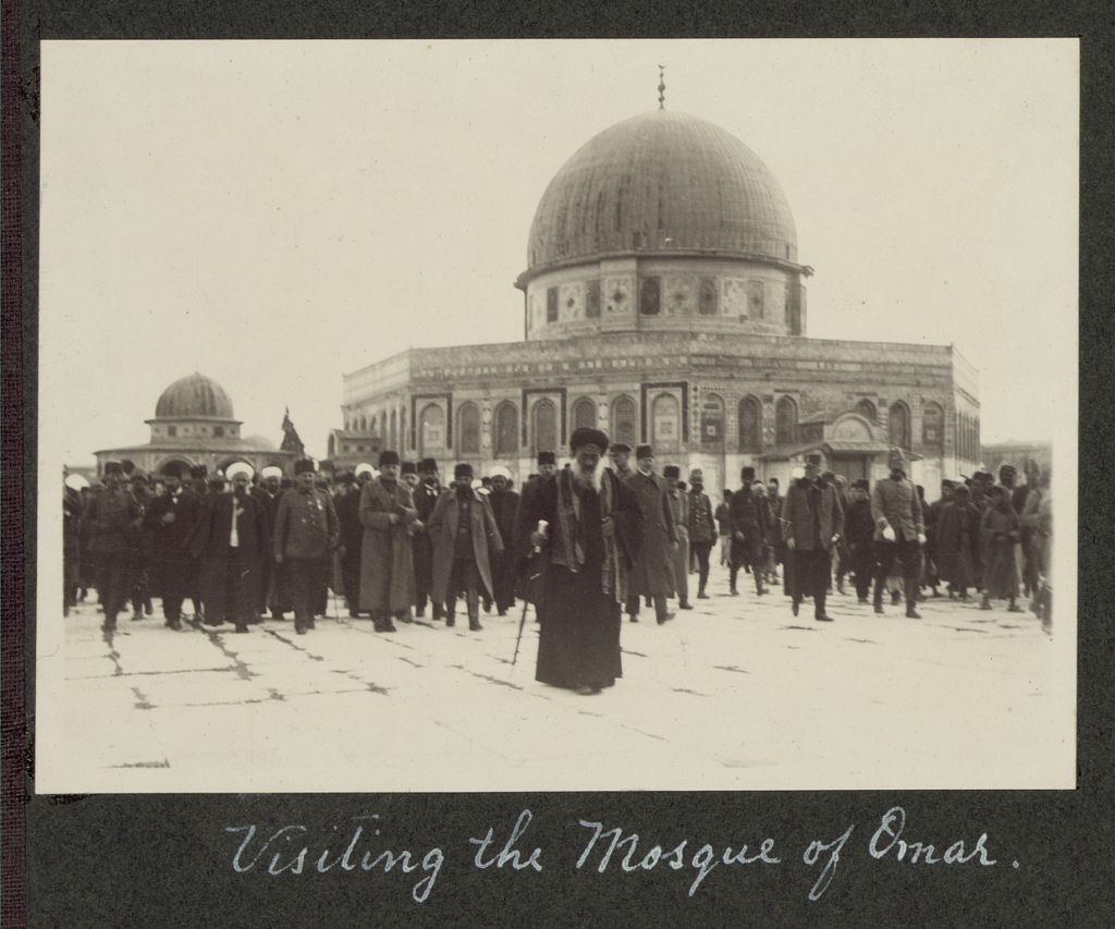 Visiting the Mosque of Omar [Dome of the Rock], 1916