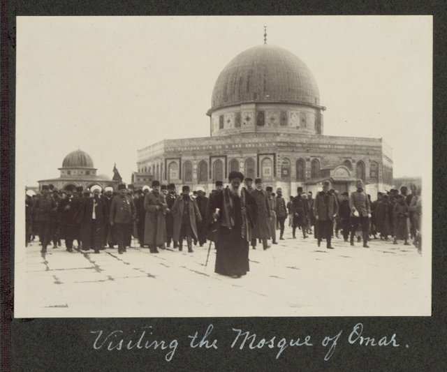 Visiting the Mosque of Omar [Dome of the Rock], 1916