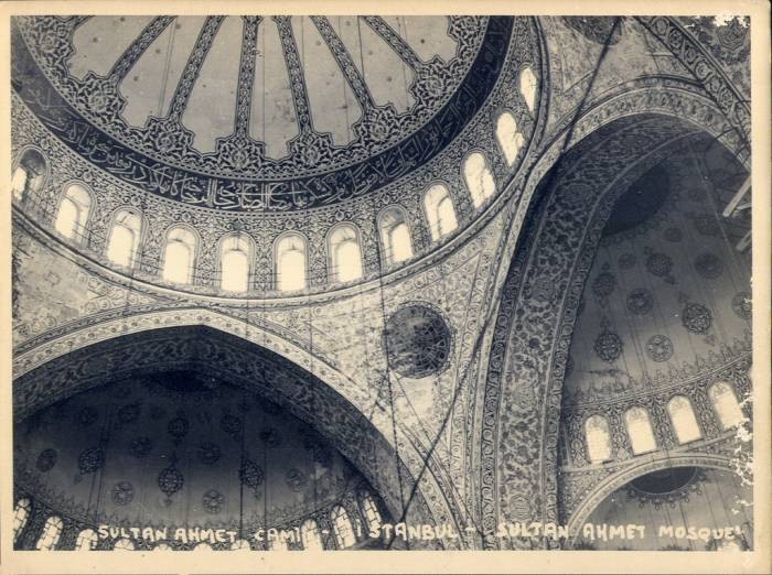 Editor-T-Kicukis-Istanbul-Sultanahmet-Camii-Ici  6086113 0