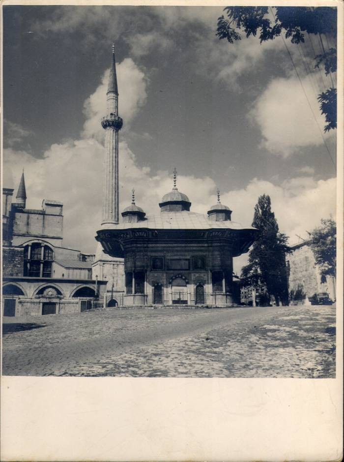 Editor-T-Kicukis-Istanbul-Sultanahmet-Cesmesi 6086034 0