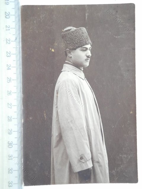Dynasties — Portrait / people
