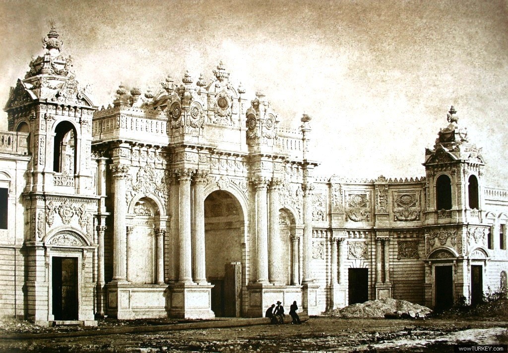 fikri aktan dolmabahce sarayi hazine kapisi 1853