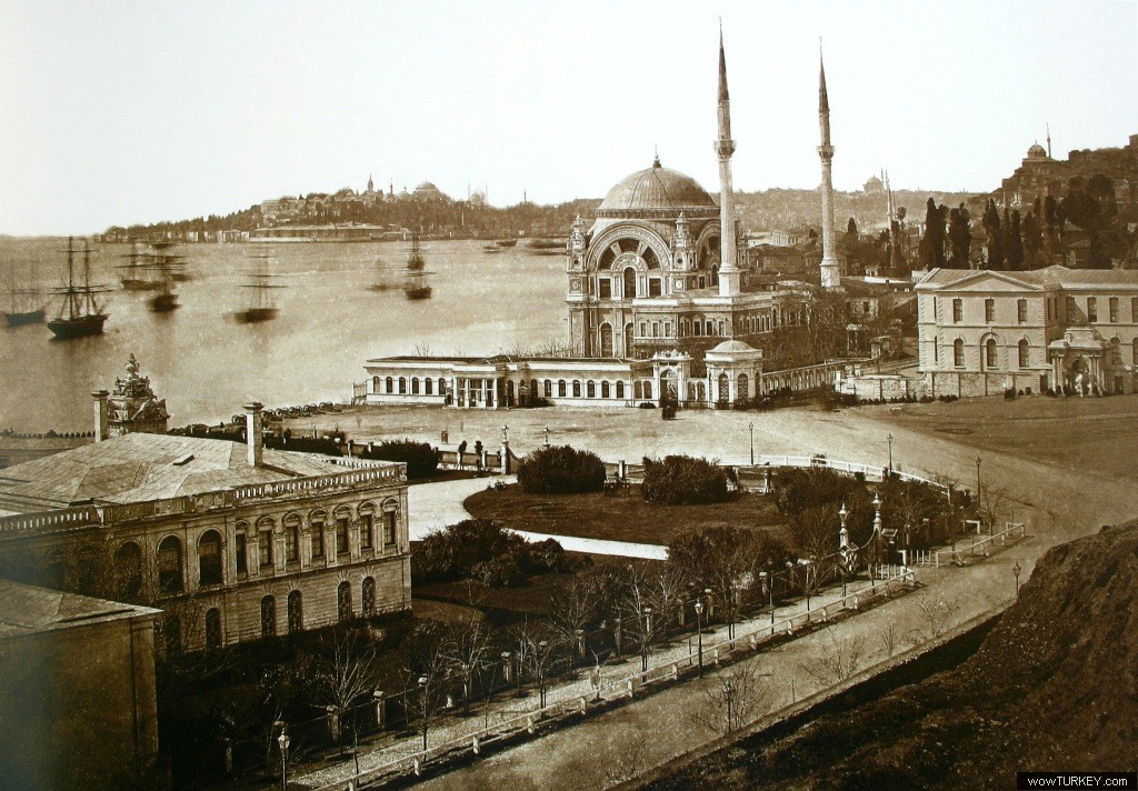 fikri aktan dolmabahce camii ve meydani  186263