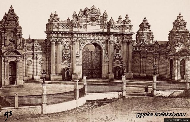 sguner Dolma bahce sarayi kapisi copy