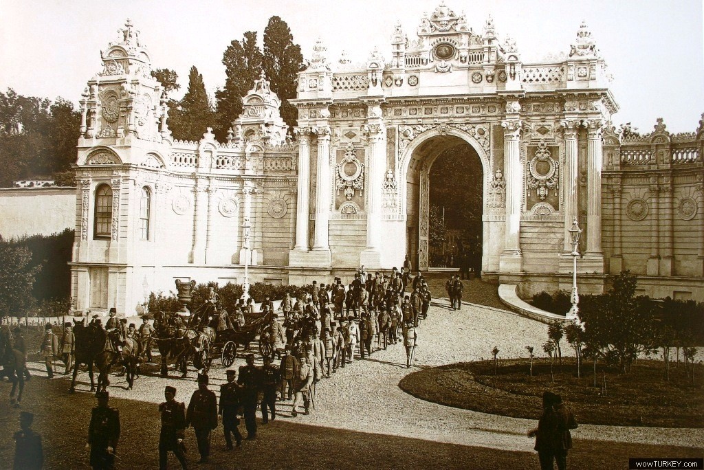 fikri aktan dolmabahce sarayi mabeyin ve saltana