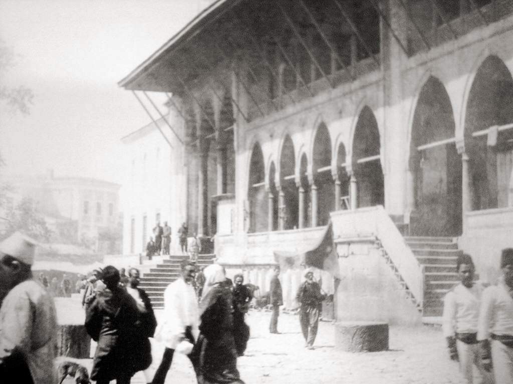 Yeni Cami önü