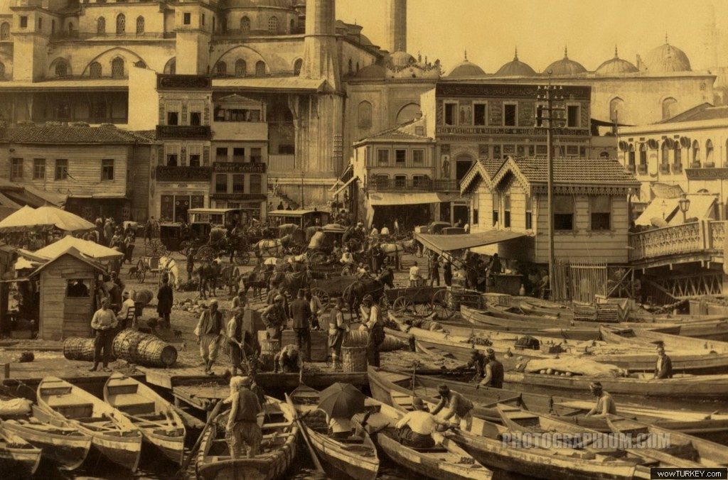 ahsen2 boatmen in eminonu near galata bridg41300