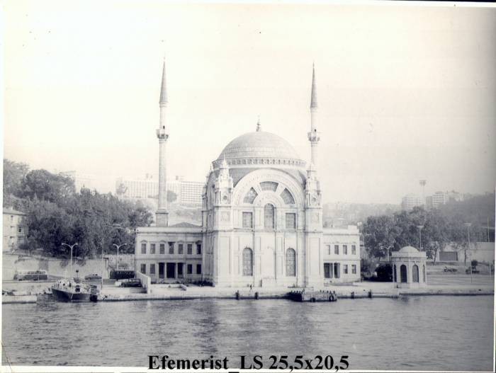 Siyah-Beyaz-Eski-Dolmabahce-Camii-Fotografi  12261572 0