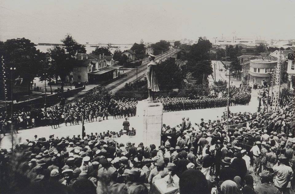1940′larda İzmit’te bir bayram töreni