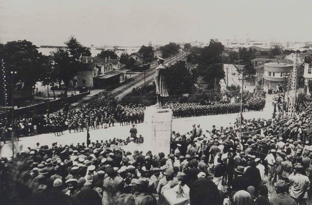 1940′larda İzmit’te bir bayram töreni