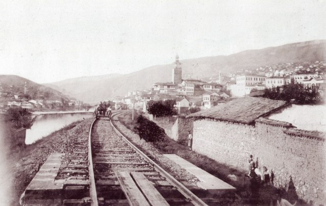 Köprülü Tren Yolu ve Şehir Görünümü, Makedonya