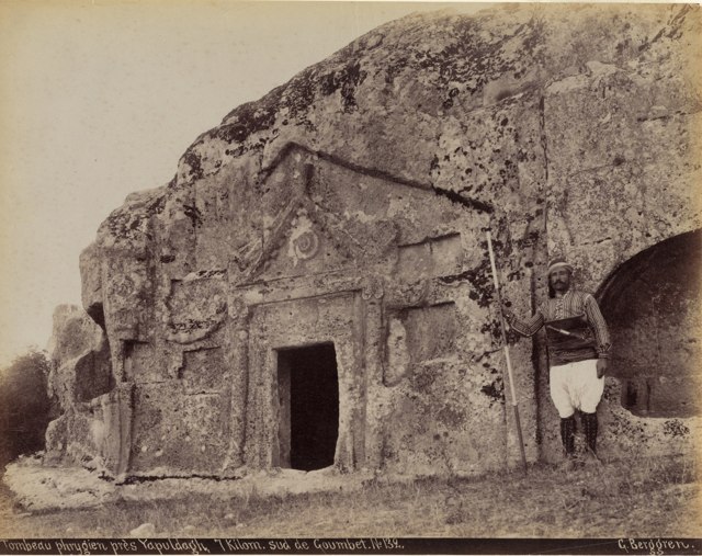 Yapıldak Vadisi'nde Anıt Mezar / Eskişehir / 1880'ler