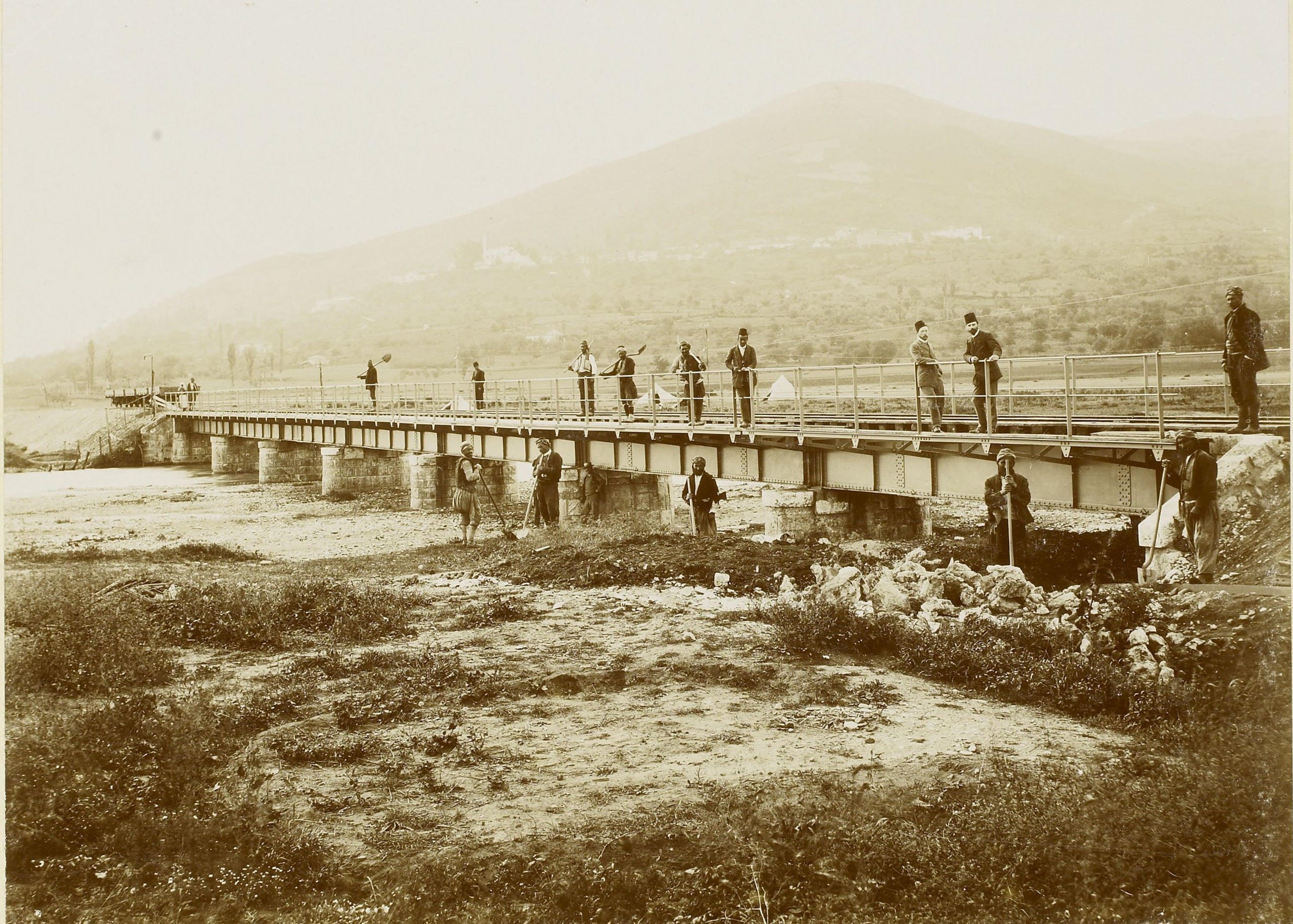 Demiryolu Geçidi, Nilüfer İlçesine 35 km / 1892