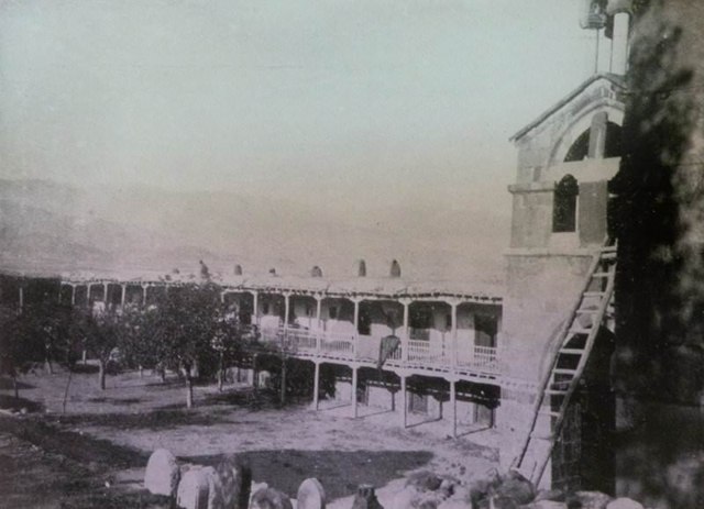 The monastery on the island of Akhtamar/Akdamar (Source: Eberhard-Joachim Graf von Westarp, Unter Halbmond und Sonne, ca 1913, Berlin)