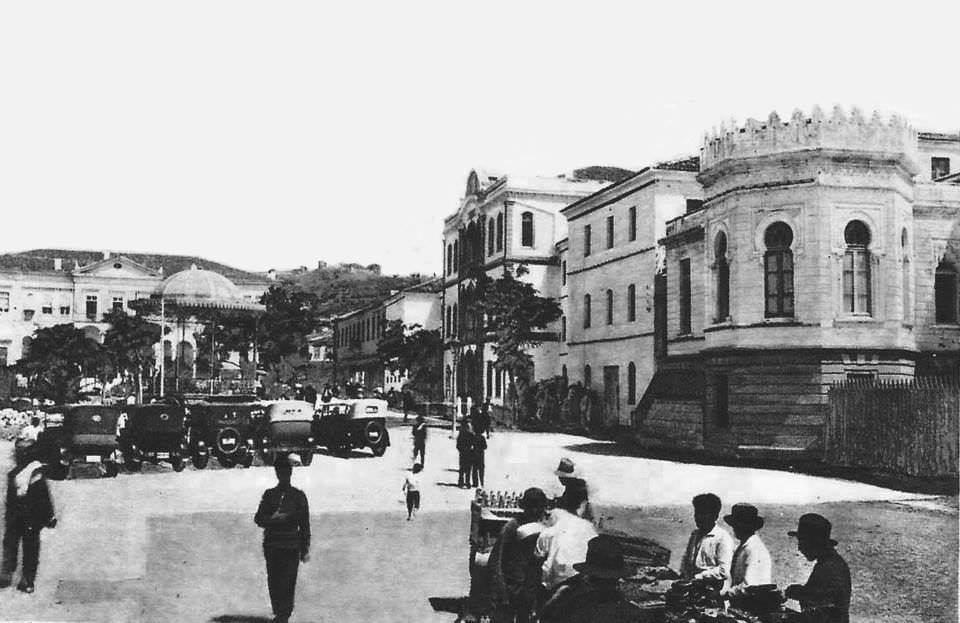 İzmir Konak Sarıkışla Önü / 1930′lar