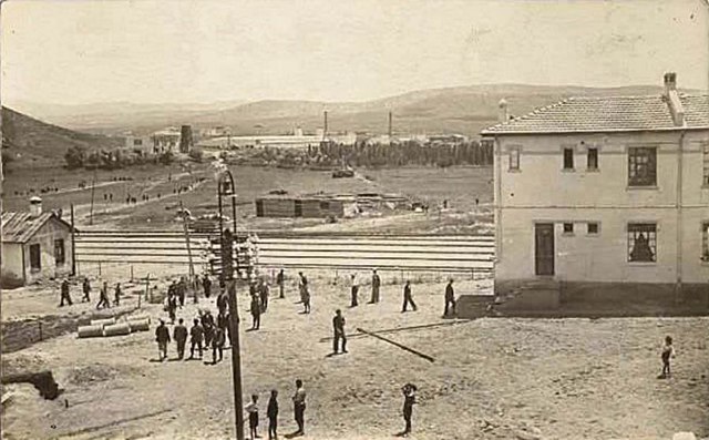 Uşak tren istasyonu.ve şeker fabrikası