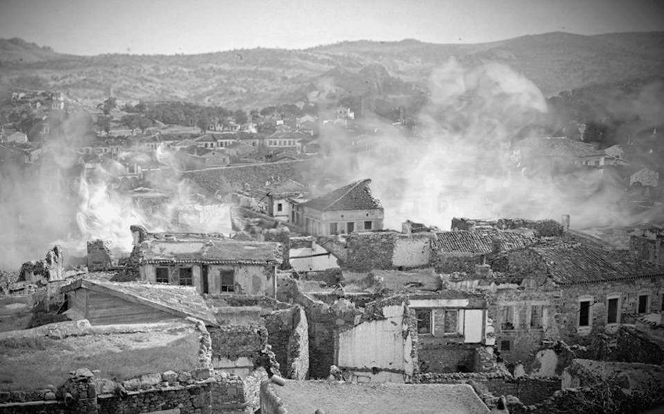 İzmir Foça Alevler İçinde / 9 Eylül 1922