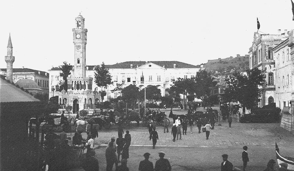 1940′larda İzmir Konak Meydanı