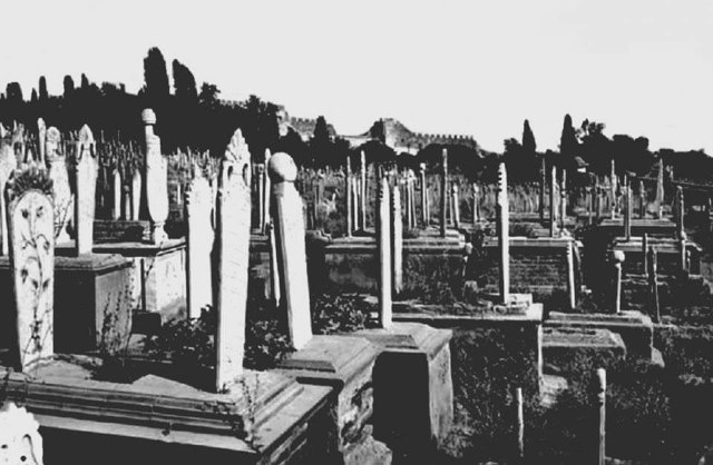 Selanik Turkish Cemetery / 1900′s