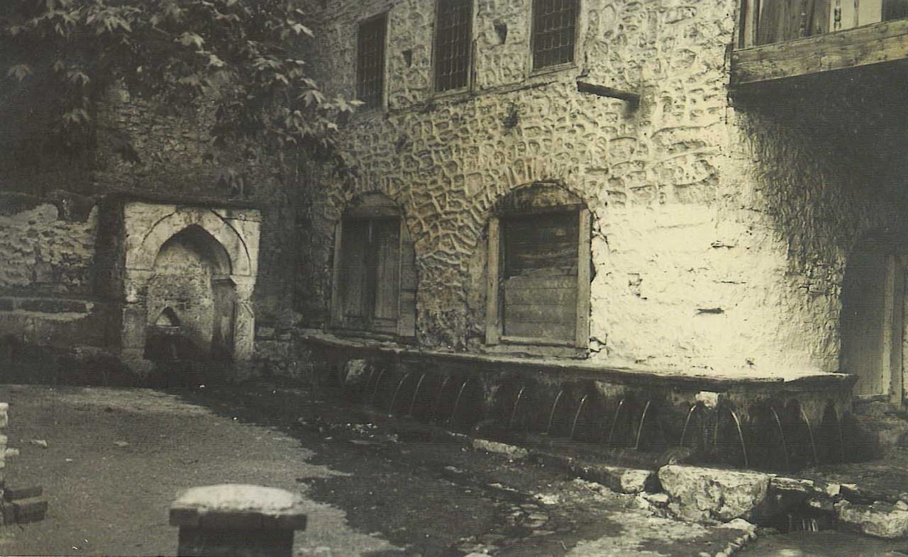 Soma Darkale Camii Önü / 1945