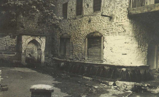Soma Darkale Camii Önü / 1945