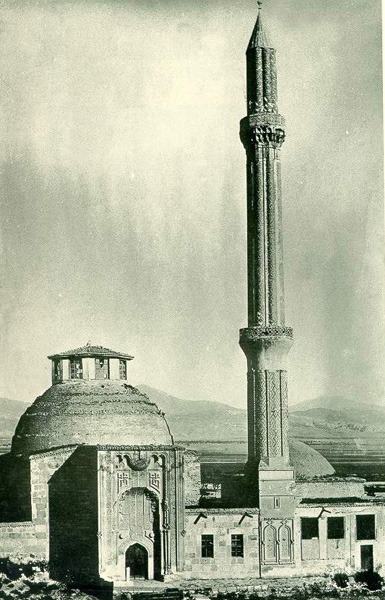 Konya İnce Minare Eski Fotoğrafı (Yıldırım Düşmesinden Önceki Dönemden)