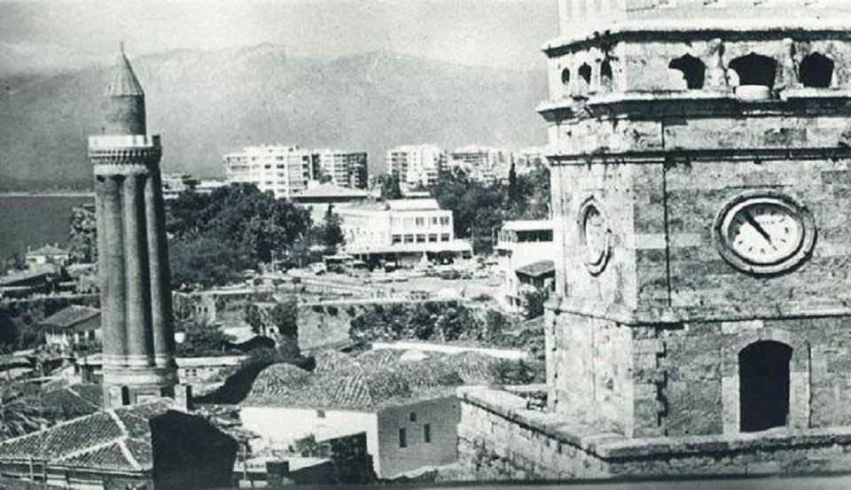 Antalya Yivli Minare ve Çevre Görünümü