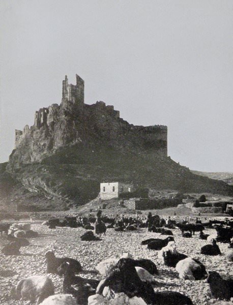 The fortress of Khoshab/Hoşab (Source: Noel Buxton, Harold Buxton, Travel and politics in Armenia , London, 1914)