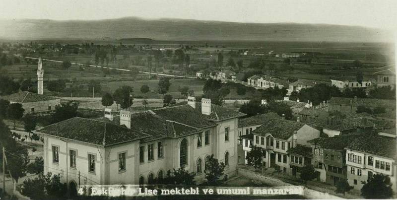 Eskişehir Lise Mektebi ve Umumi Manzarası
