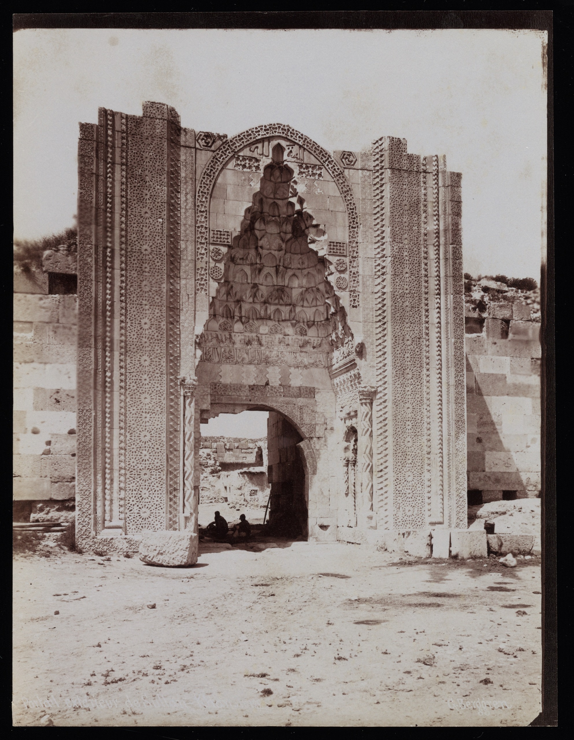 Aksaray Sultanhanı Kervansarayı Taç Kapısı / 1870'ler / G. Berggren Fotoğrafı