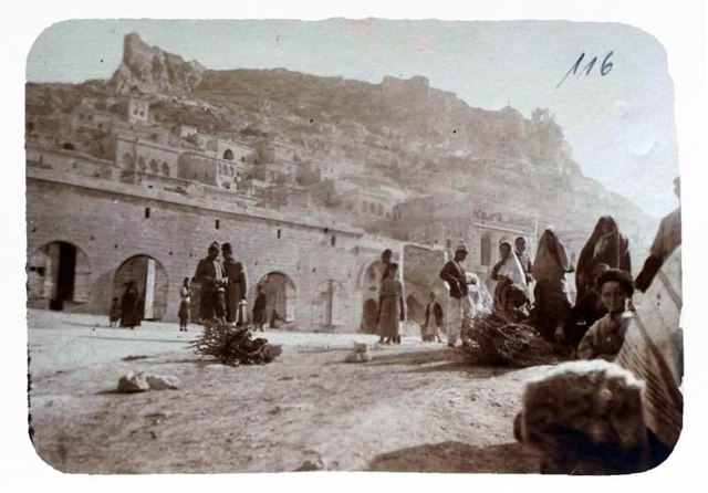 The town of Mardin, ca 1915-1917 (Source: Gustav Simonsohn collection, Stadtgeschichtliche Archiv der Zitadelle Spandau, Am Juliusturm)