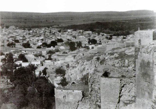 The town of Urfa seen from the south – from the castle (Source: Christine Gardon collection)