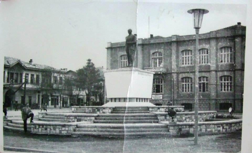 Burdur Atatürk Heykeli - Cumhuriyet Meydanı