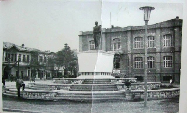 Burdur Atatürk Heykeli - Cumhuriyet Meydanı