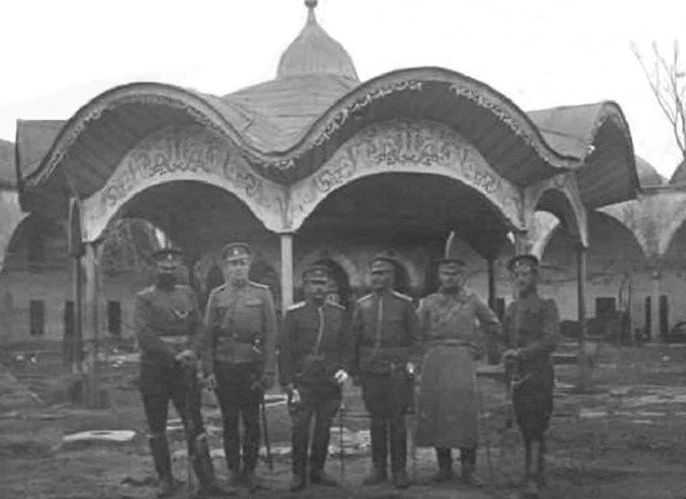 Kırklareli, Lüleburgaz - Balkan Savaşı’nda Sokullu Mehmet Paşa Camii Avlusunda Bulgar Askerleri / 1912