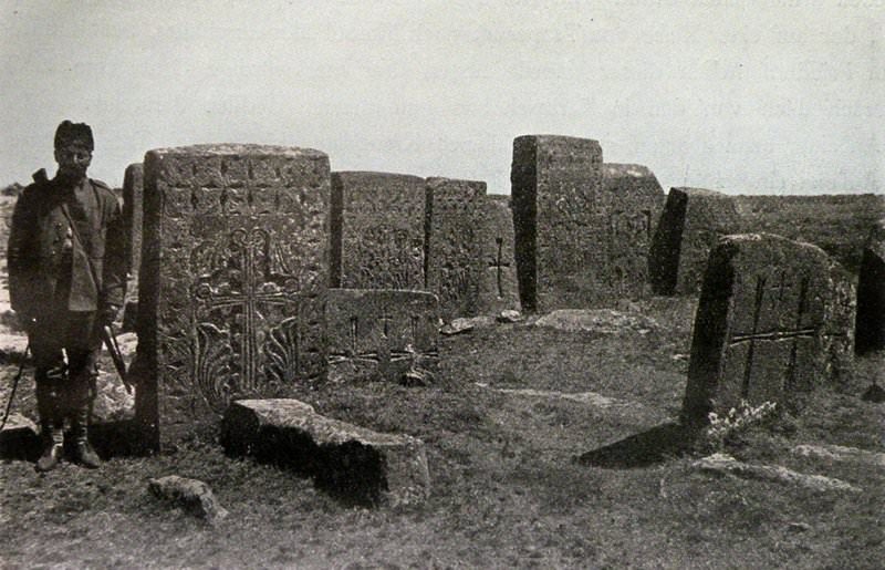 Akhlat: the Armenian cemetery (Source: Walter Bachmann, Kirchen und Moscheen in Armenien und Kurdistan, Leipzig, 1913)