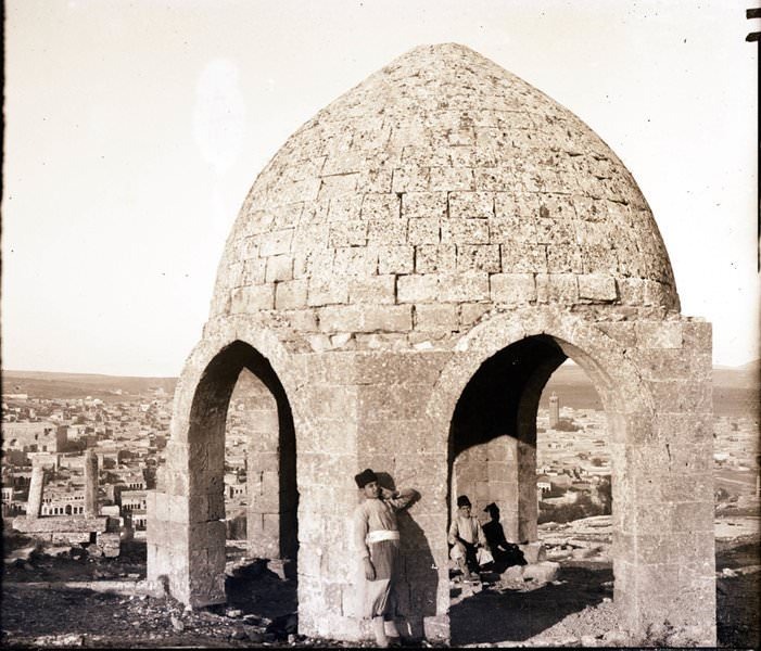 Urfa seen from a Muslim cemetery, ca 1919-1920 (Source: photograph by Father Gabriel Bretocq, Archives départementales de l’Eure. Fonds Gabriel Bretocq)