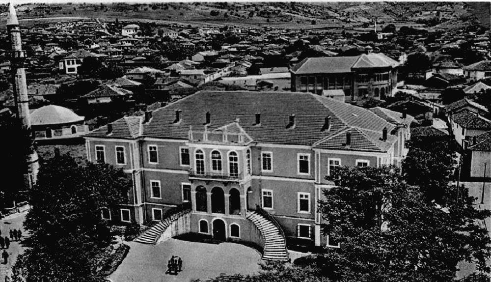 Priştine Hükümet Konağı ve Yaşar Paşa Camii / 1930s