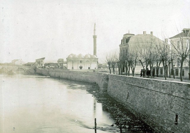 Burmalı Camii ve Köprü, Üsküp