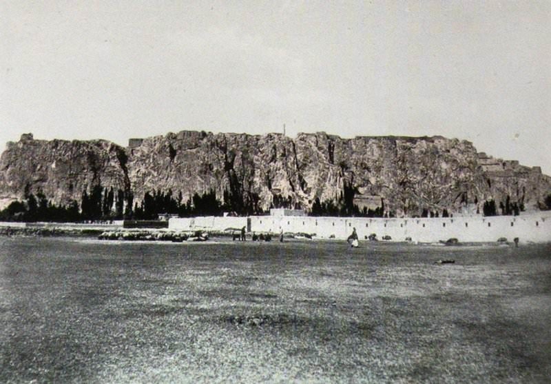 Van (Source: Victor Pietschmann, Durch kurdische Berge und armenische Städte, Wien, 1940)