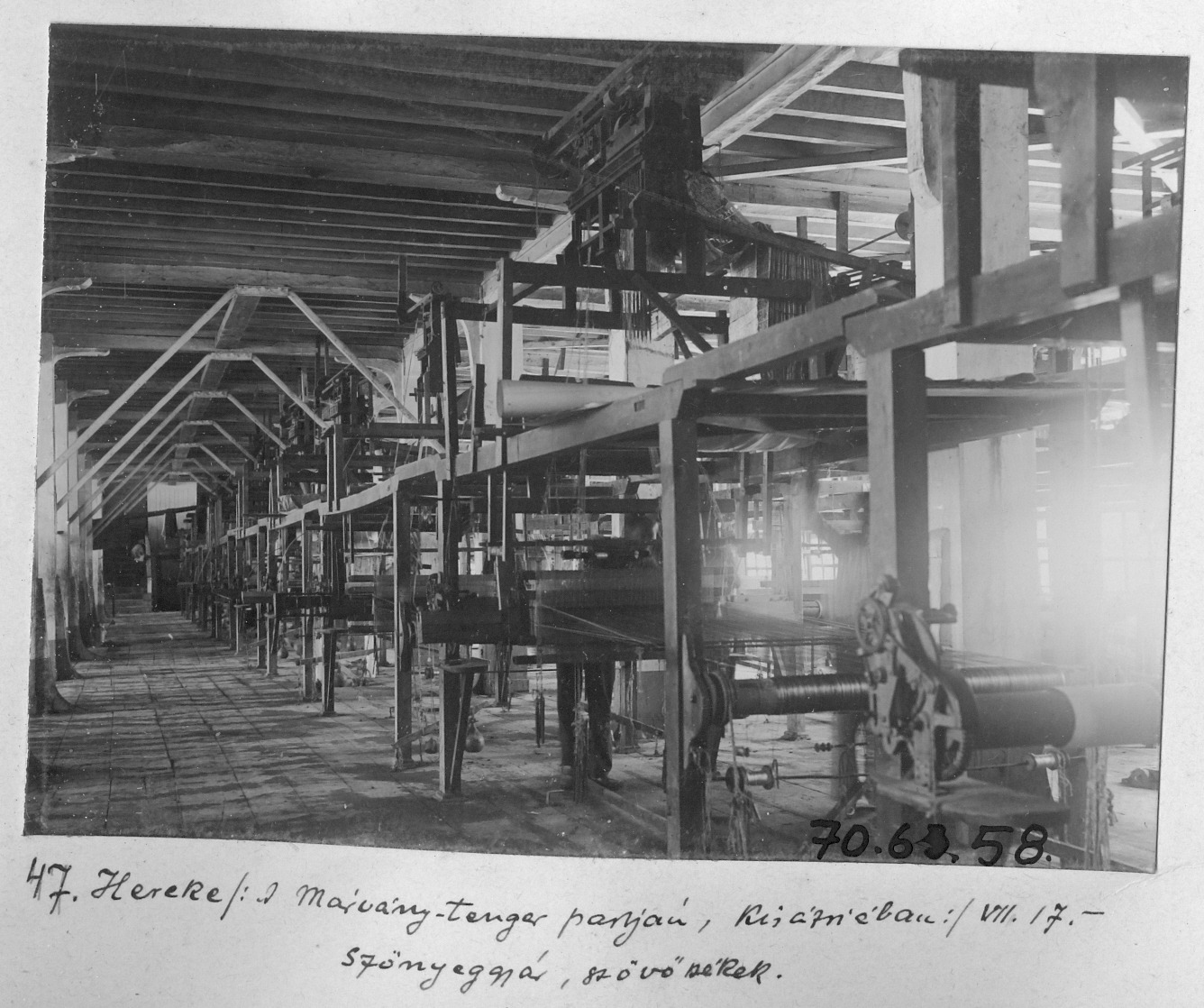 Hereke Halı Fabrikası'nda Tezgahlar / 1914