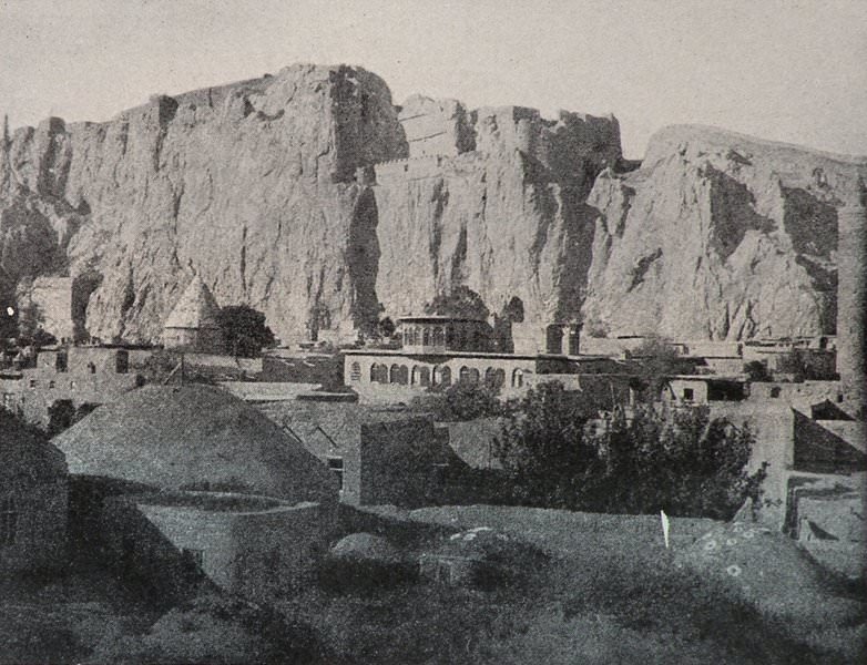 Van: a scene from the town (Source: C.F. Lehmann-Haupt, Armenien Einst und Jetzt, Berlin/Leipzig, 1926)