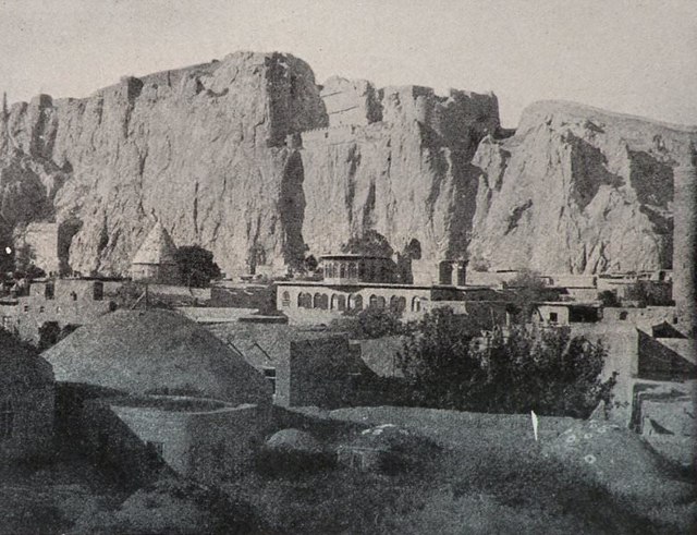 Van: a scene from the town (Source: C.F. Lehmann-Haupt, Armenien Einst und Jetzt, Berlin/Leipzig, 1926)